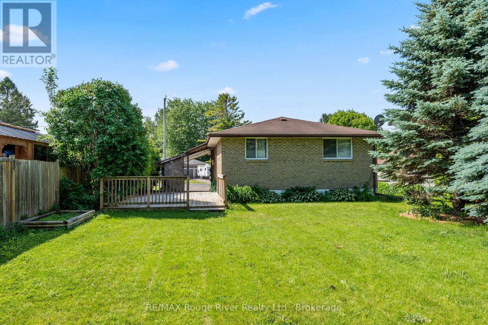 42 MEREDITH CRESCENT - 40