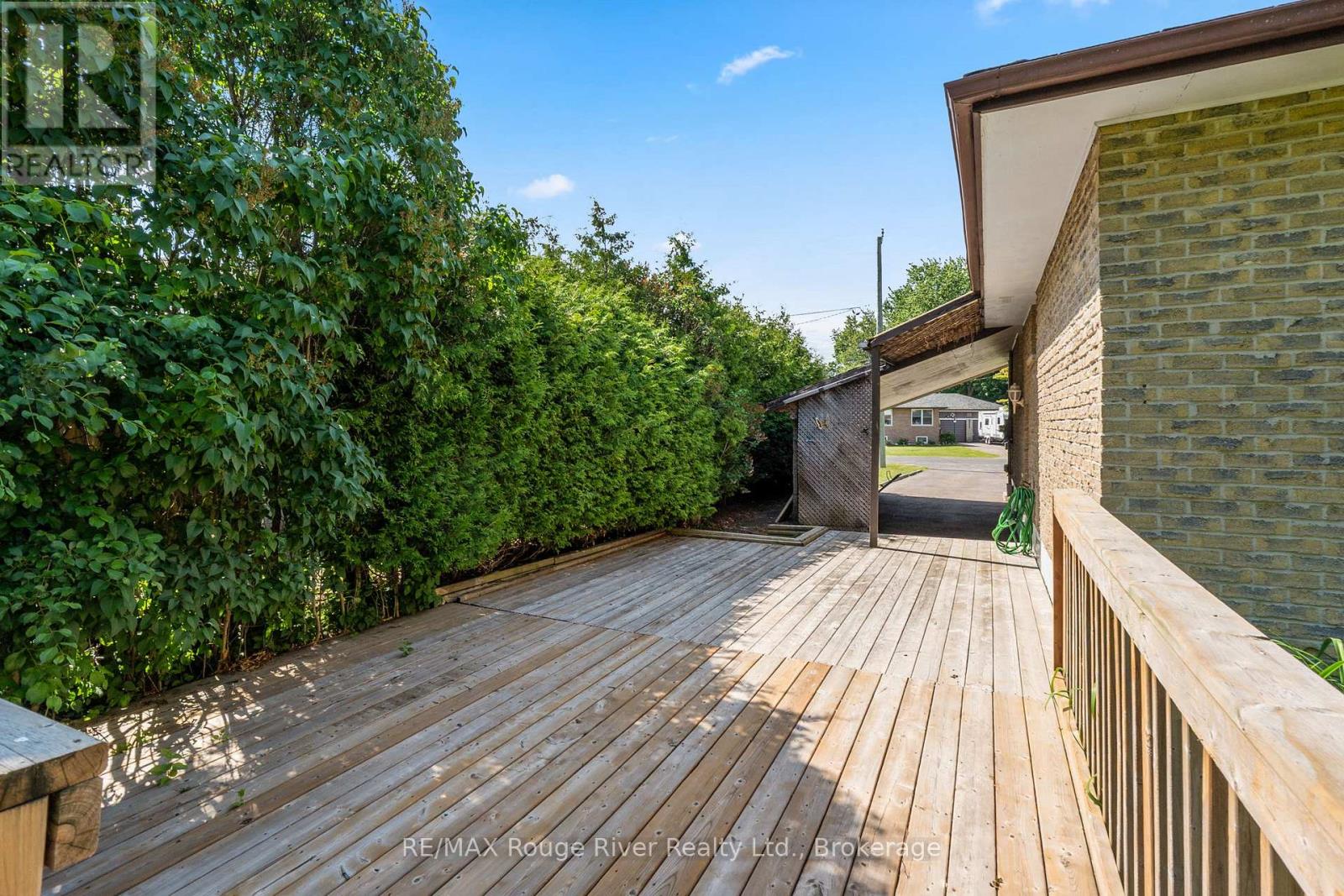 42 MEREDITH CRESCENT - 6