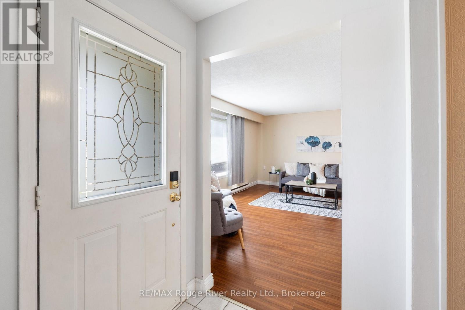 42 MEREDITH CRESCENT - 7