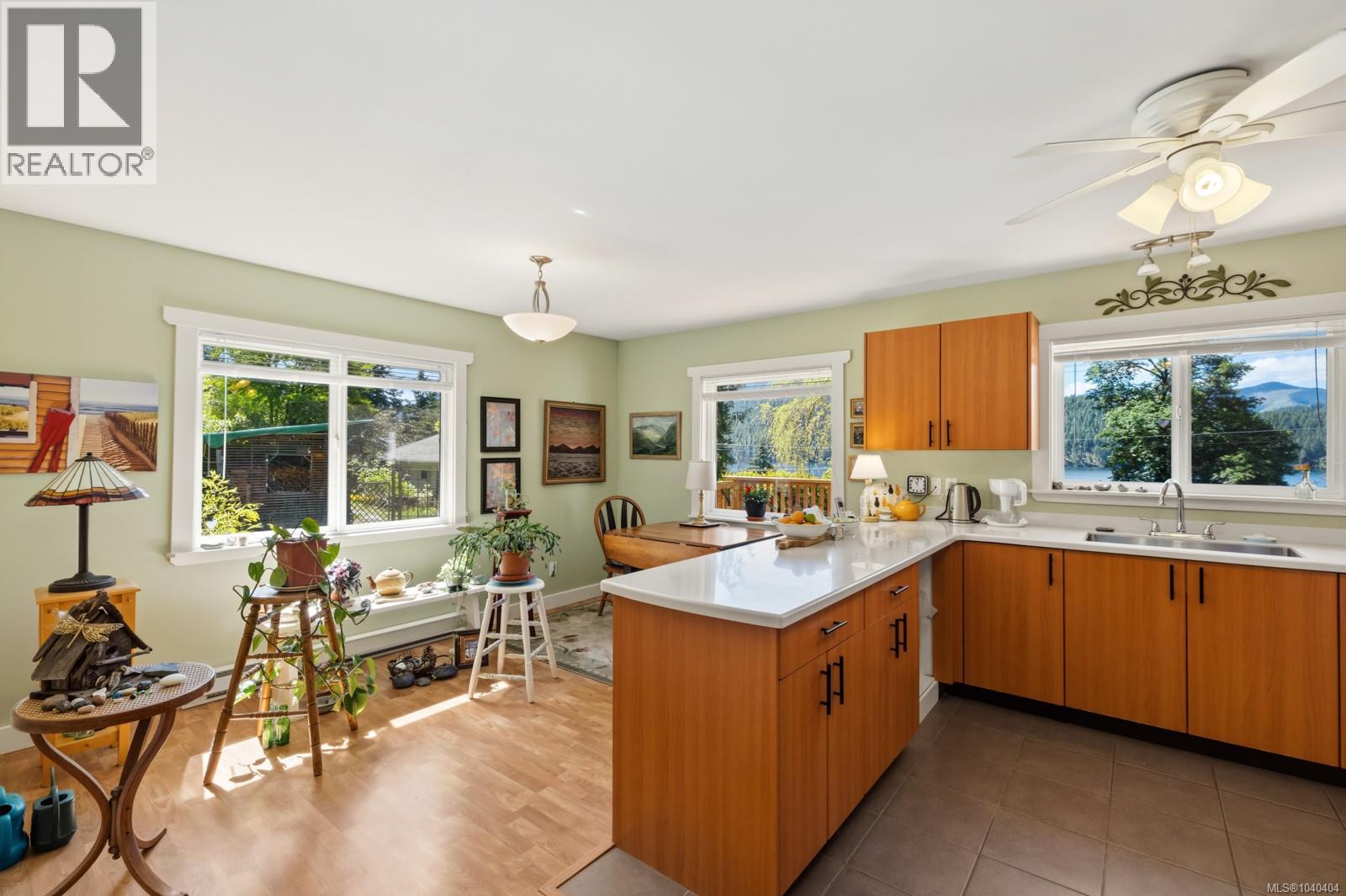 10093 Youbou Rd - 11