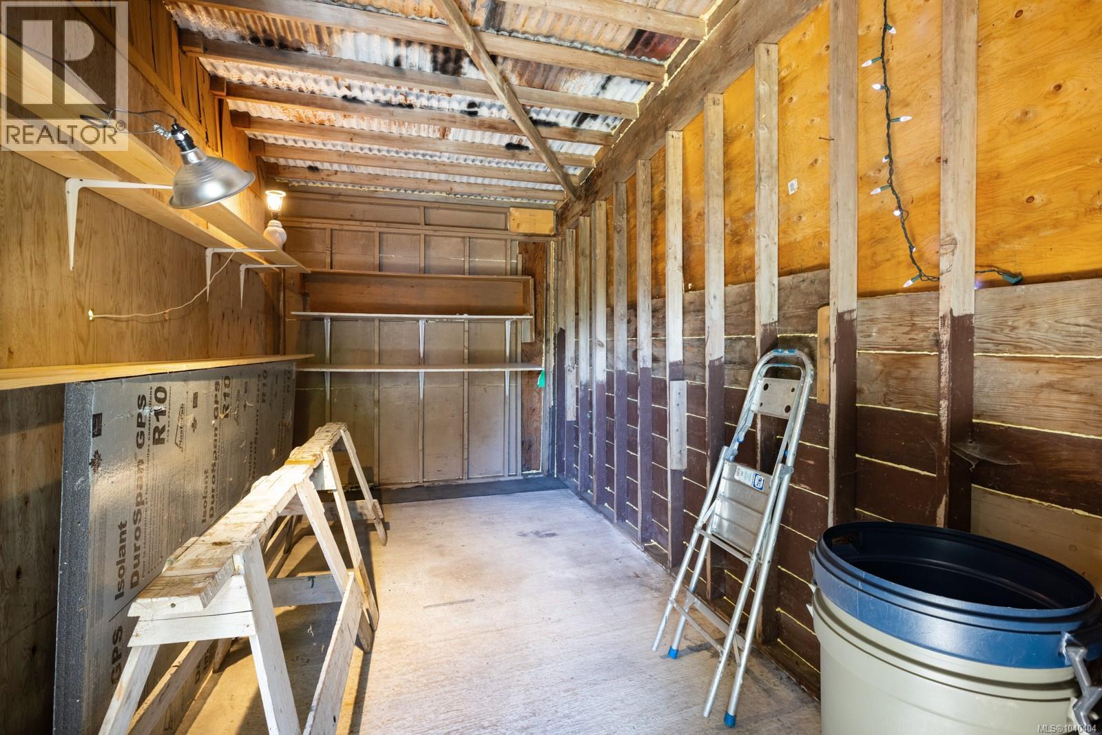 10093 Youbou Rd - 34