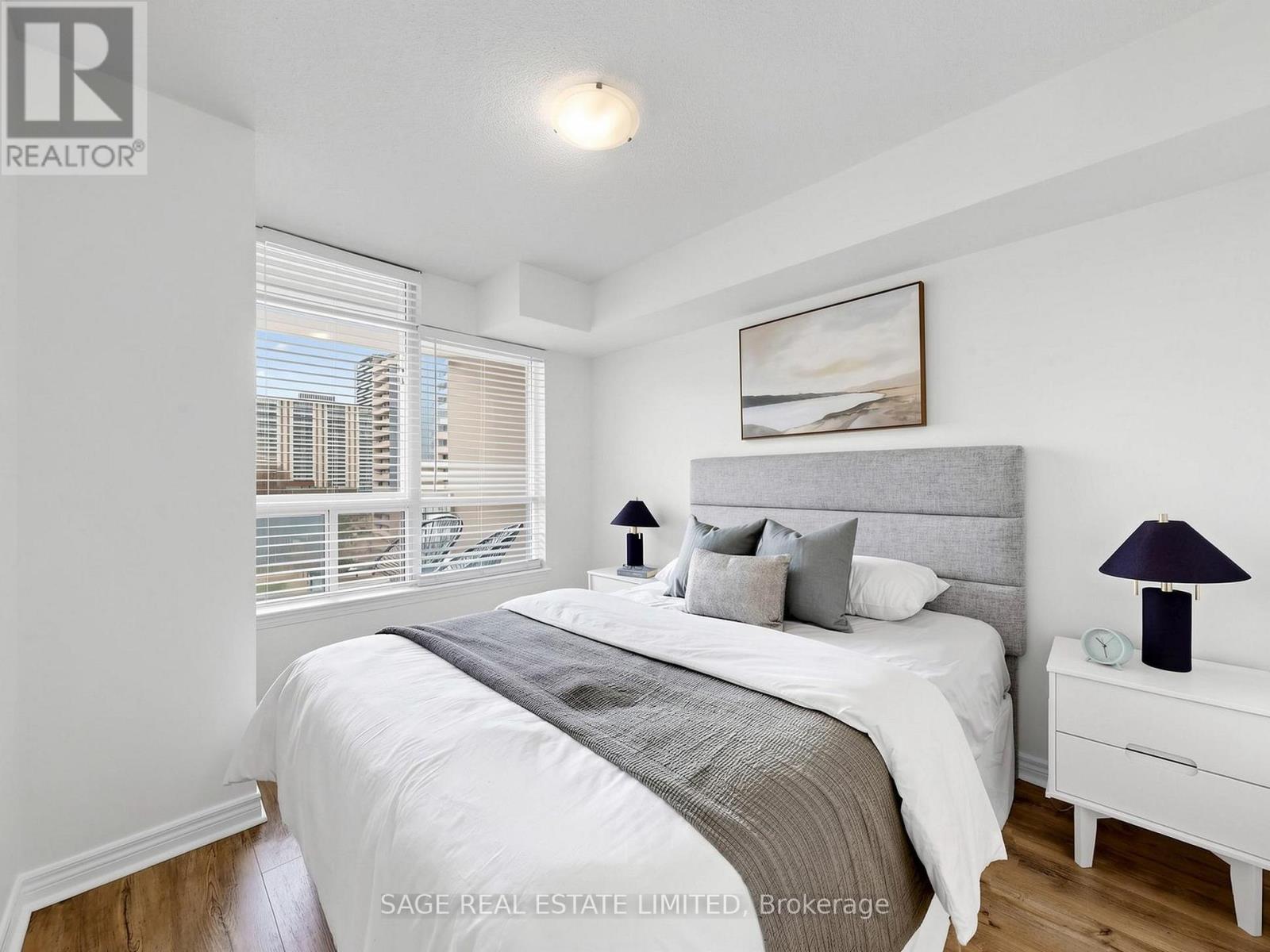 #811 225 WELLESLEY STREET E - 11