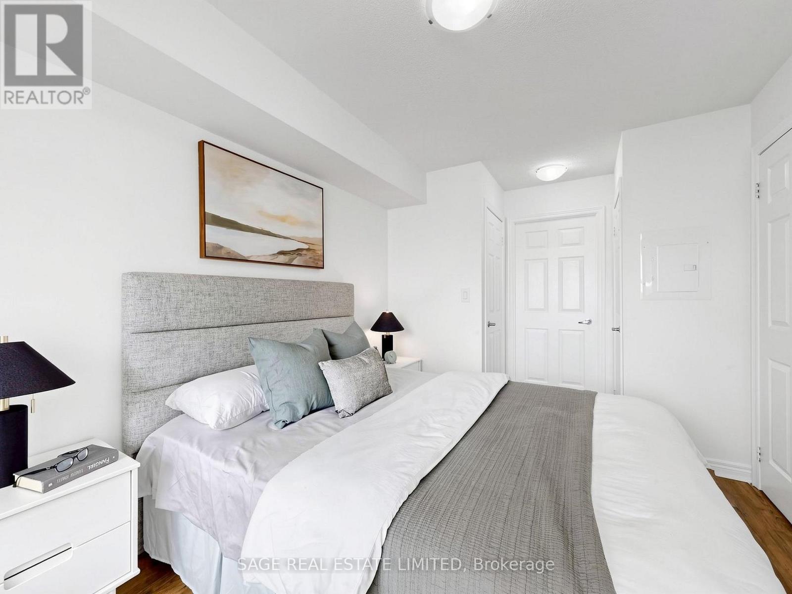 #811 225 WELLESLEY STREET E - 13