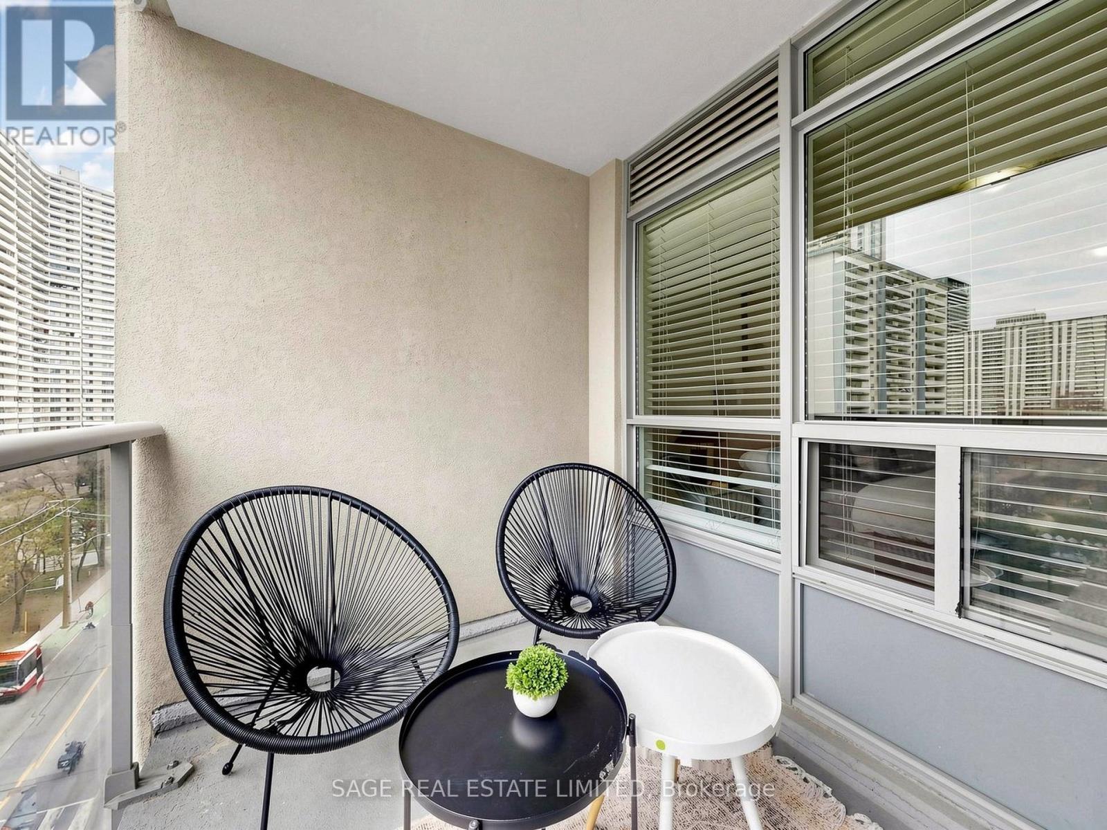 #811 225 WELLESLEY STREET E - 22
