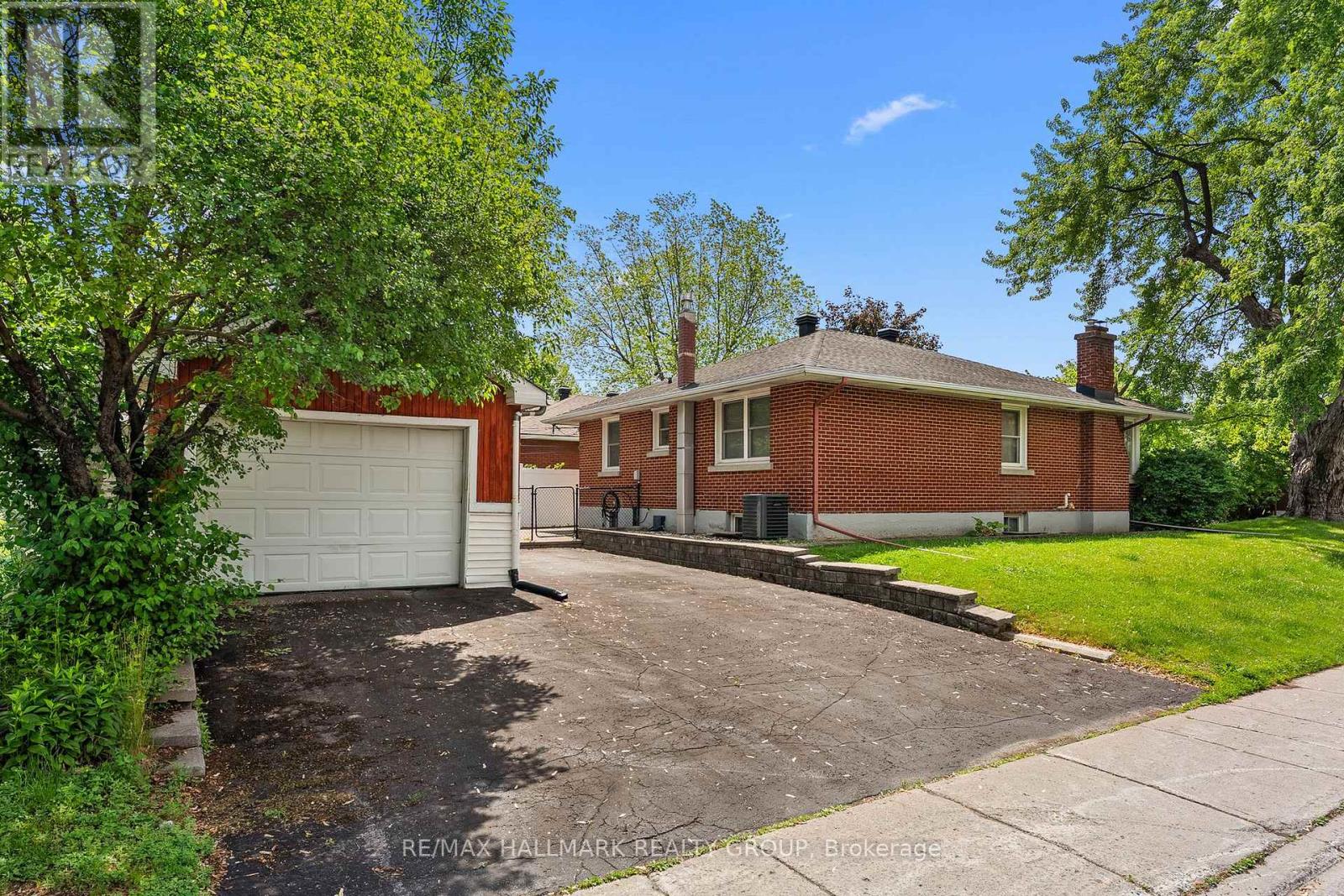 3 Bed, 2 Bath House for Sale in Ottawa – 2075 NEEPAWA AVENUE, Ottawa – MLS# X13460068 - Image 12