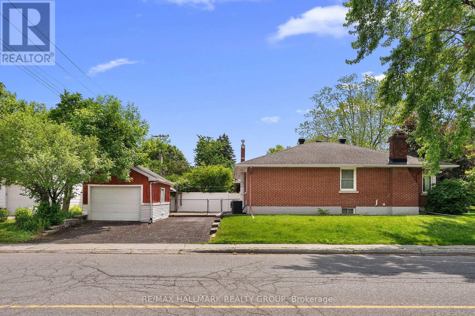 3 Bed, 2 Bath House for Sale in Ottawa – 2075 NEEPAWA AVENUE, Ottawa – MLS# X13460068 - Image 14