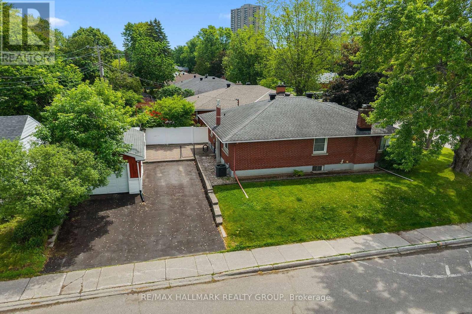 3 Bed, 2 Bath House for Sale in Ottawa – 2075 NEEPAWA AVENUE, Ottawa – MLS# X13460068 - Image 7