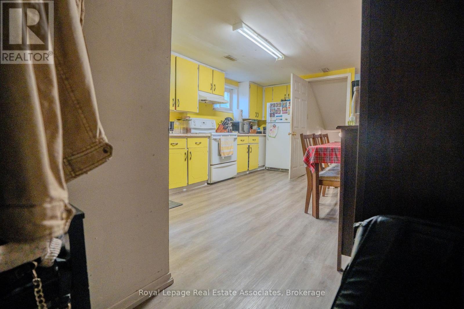 337 HANSEN ROAD N - 38
