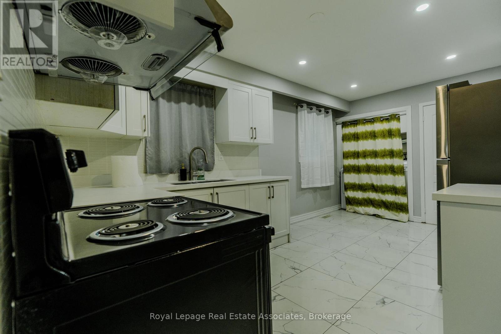 337 HANSEN ROAD N - 11