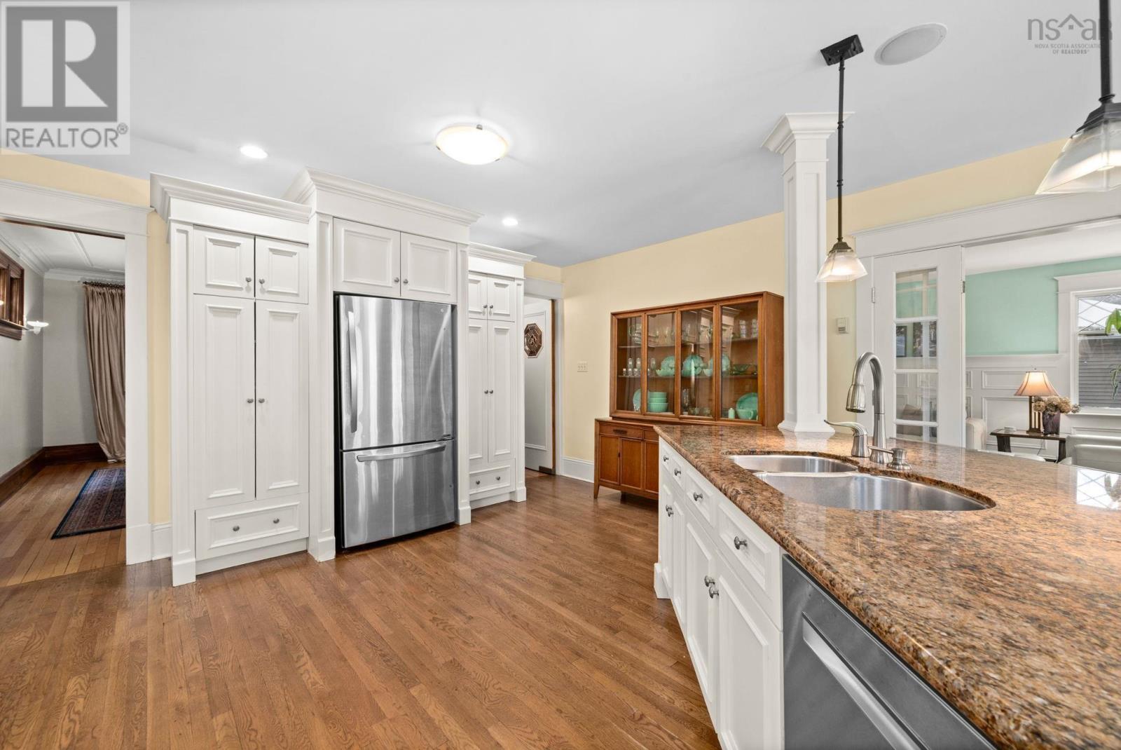 1950 Connaught Avenue - 15