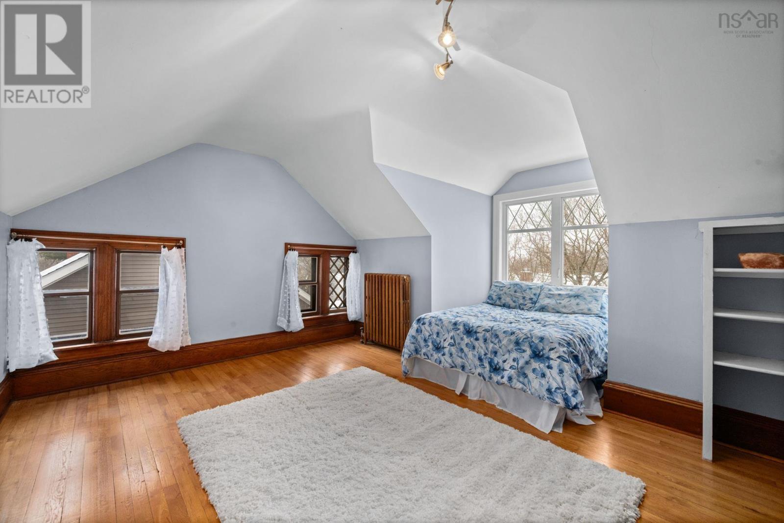 1950 Connaught Avenue - 34