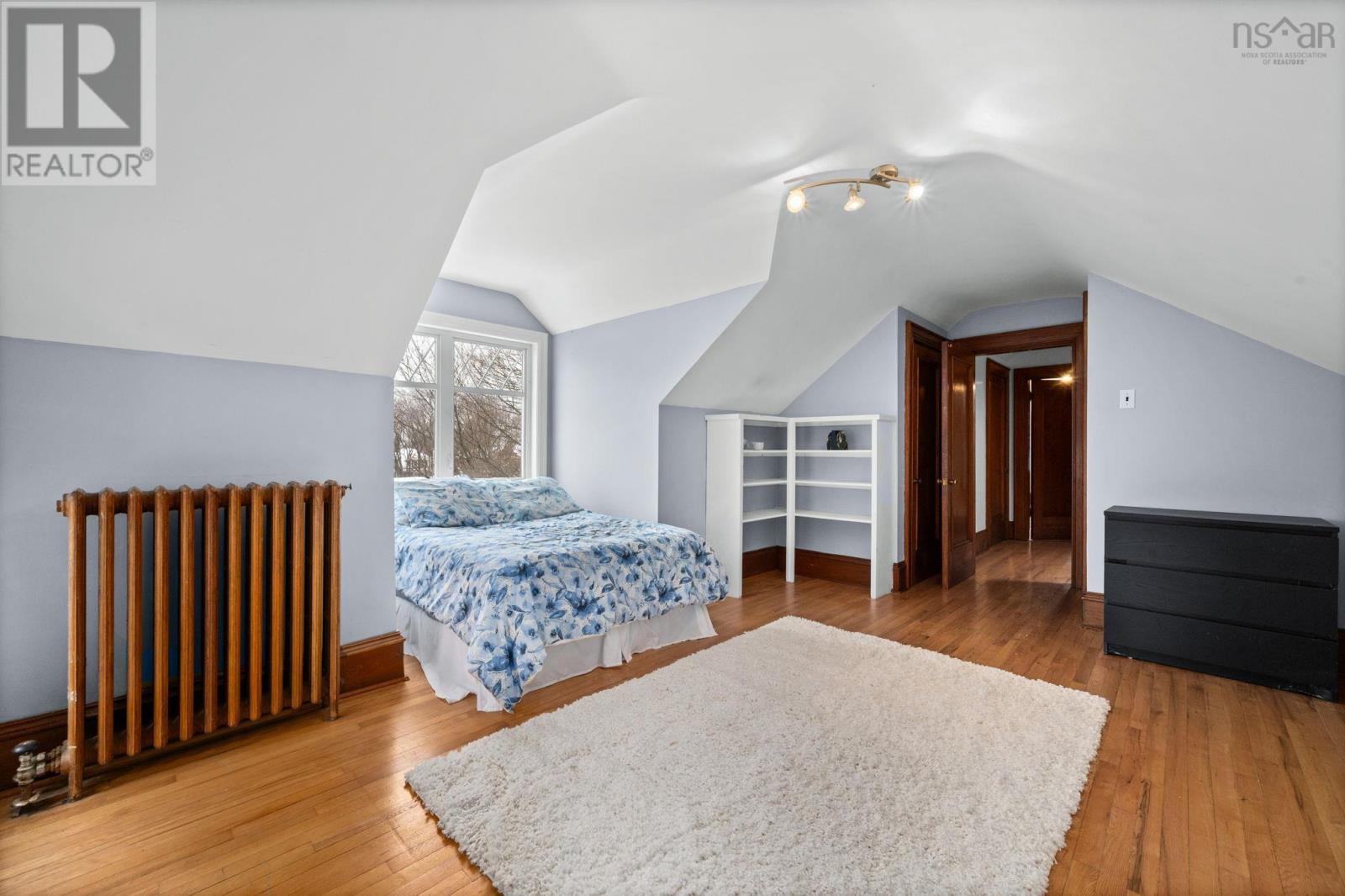1950 Connaught Avenue - 33