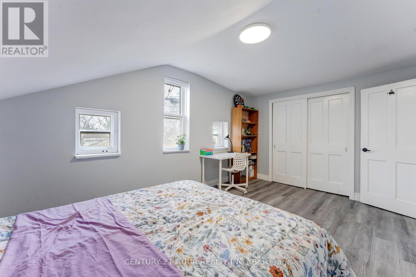 132 WATERLOO STREET N - 12
