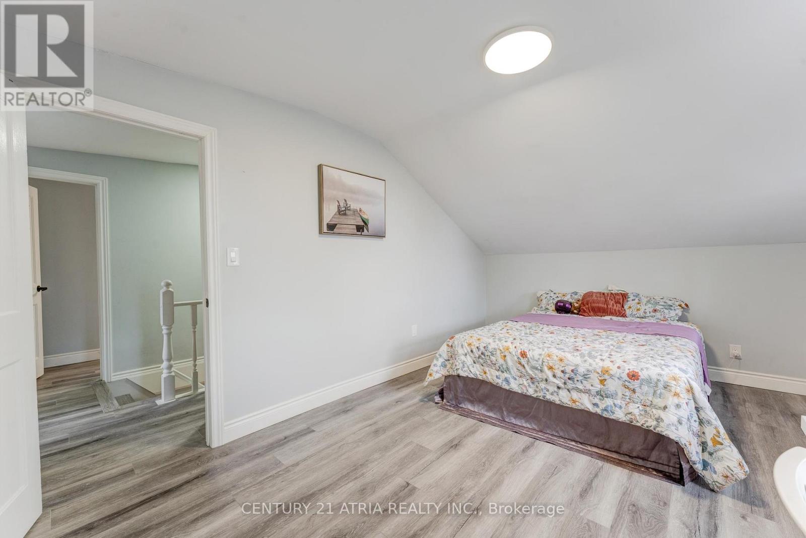 132 WATERLOO STREET N - 13