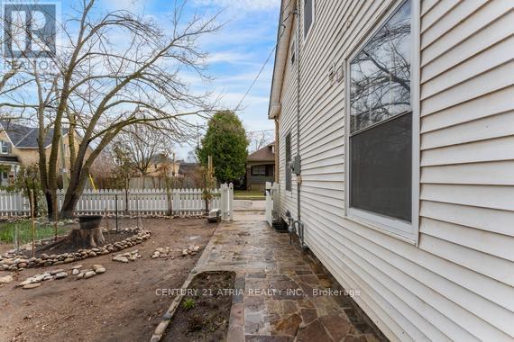 132 WATERLOO STREET N - 28