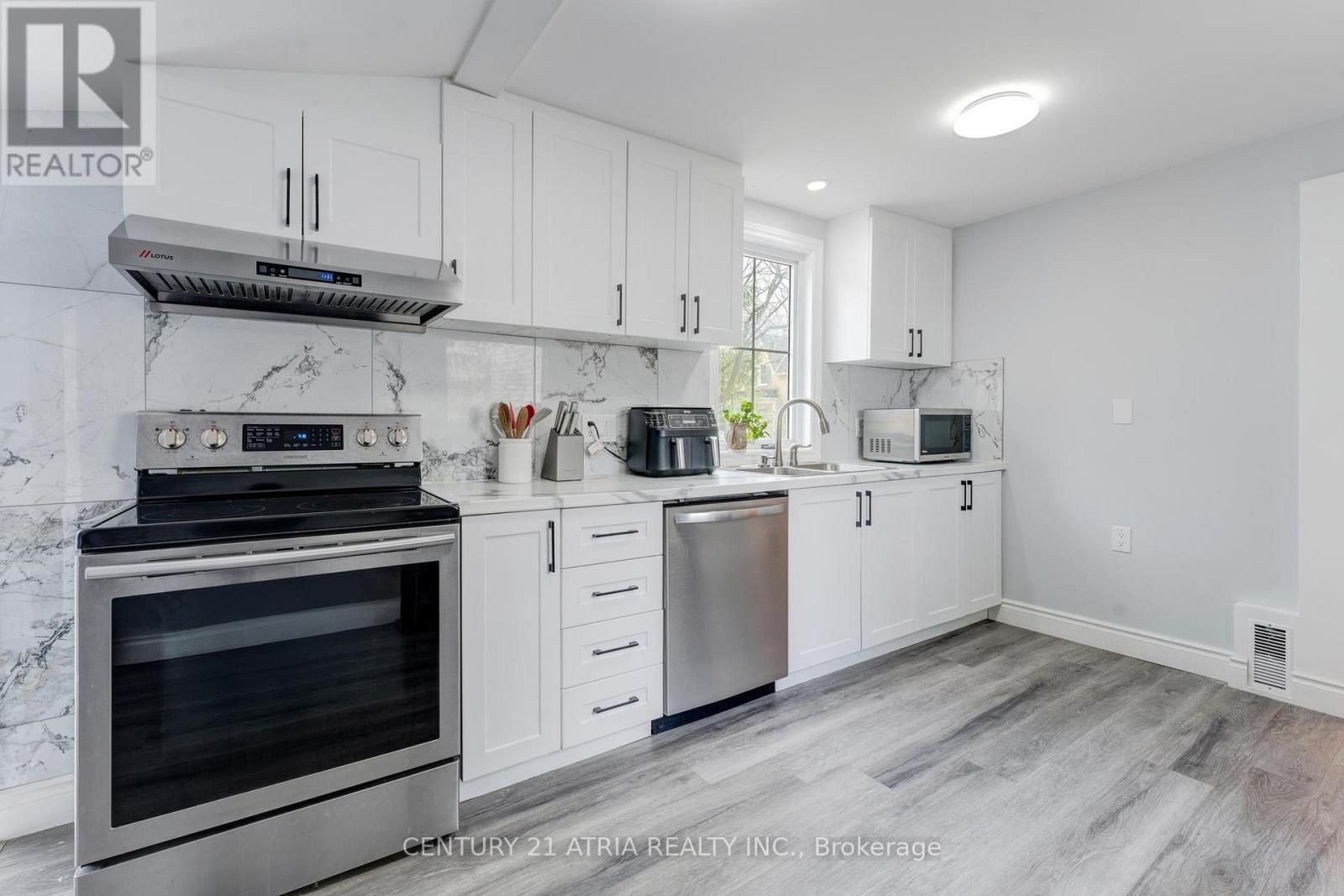 132 WATERLOO STREET N - 8