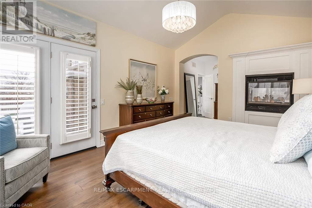 4252 SARAZEN DRIVE - 23