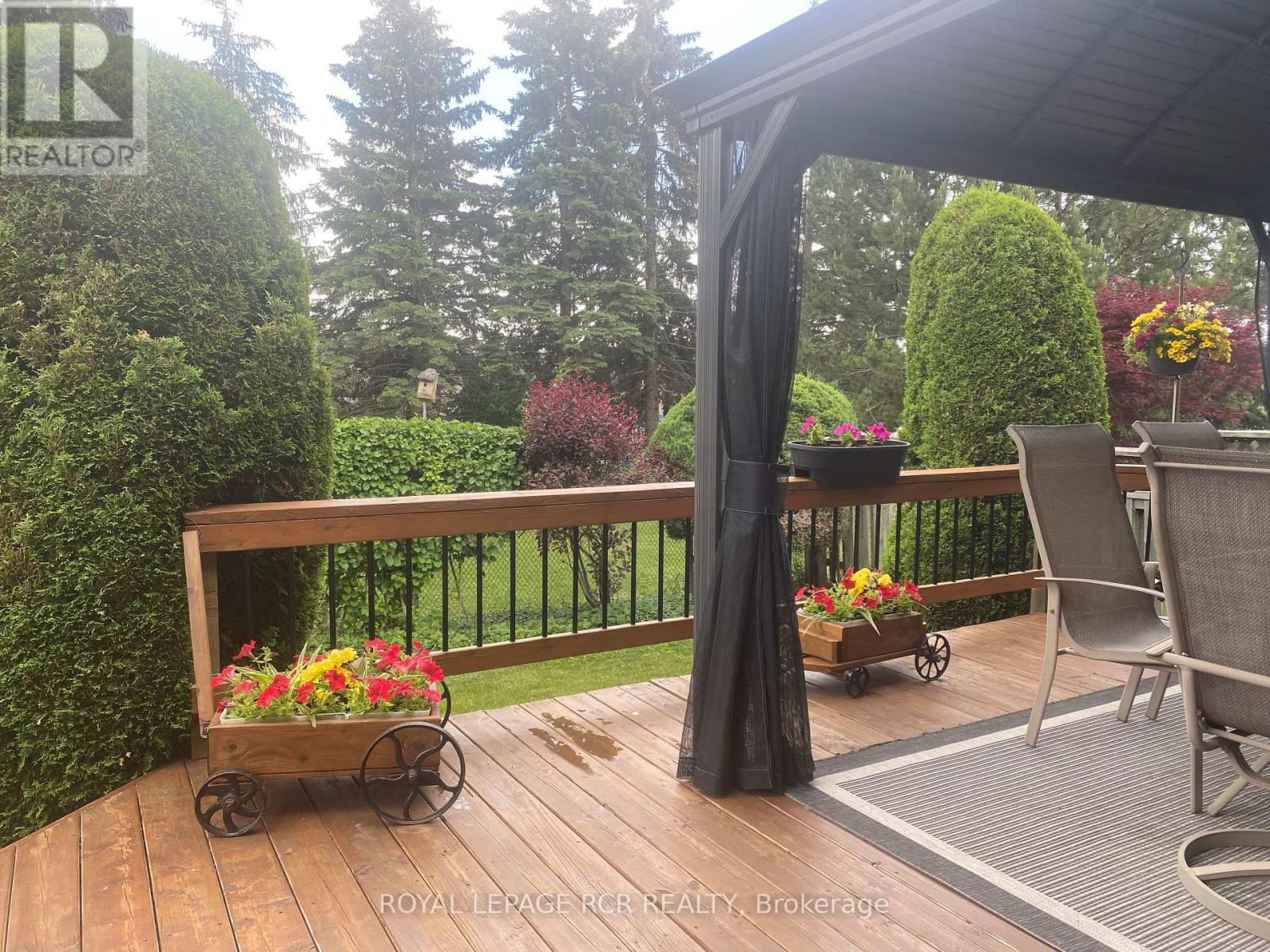 582 MILLARD STREET - 44