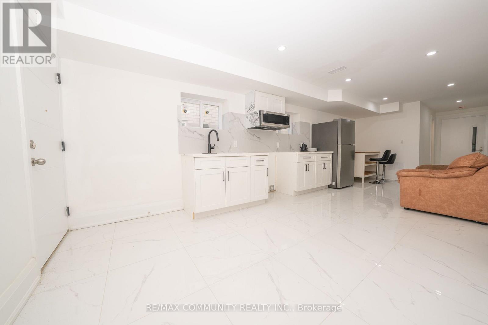 75B KITCHENER ROAD - 37