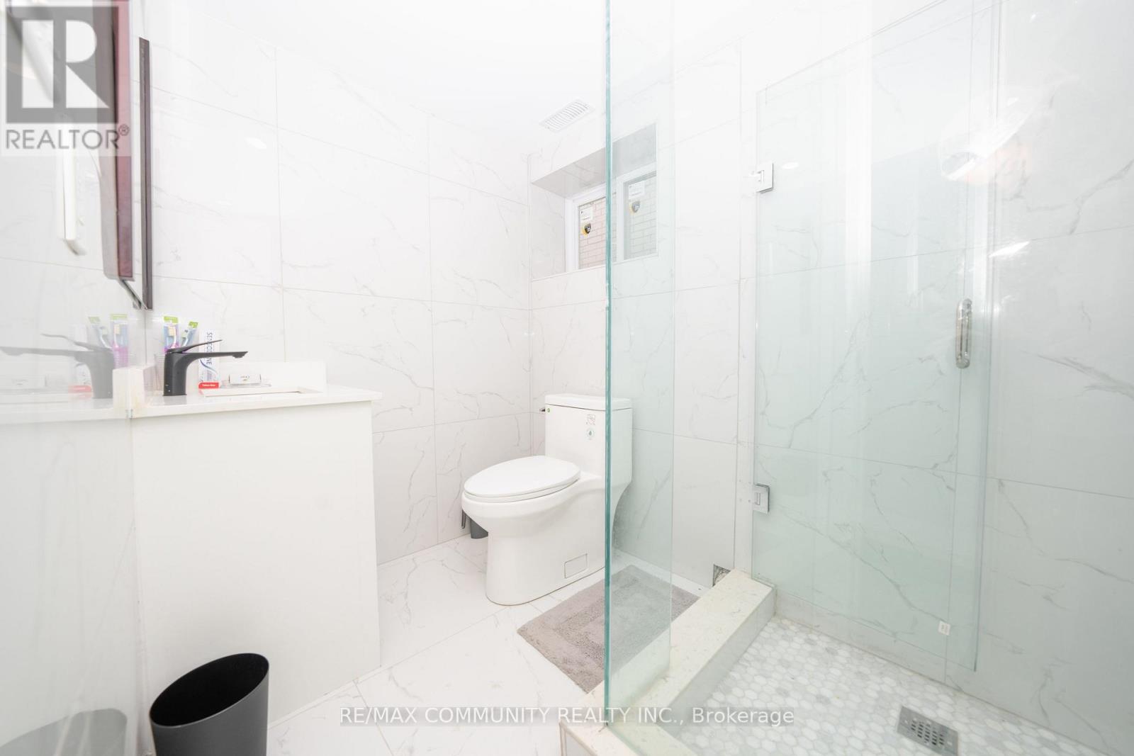 75B KITCHENER ROAD - 40