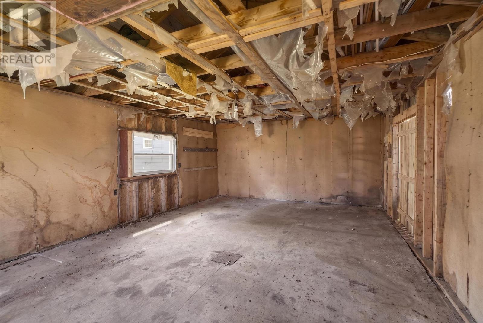105 Riverside Drive - 36