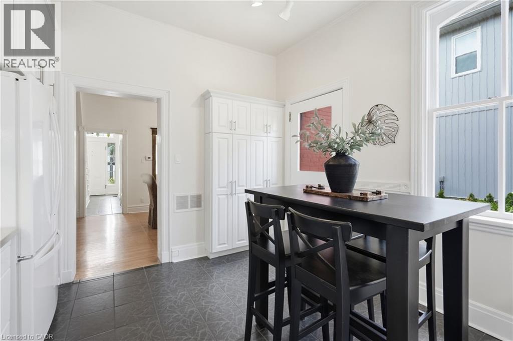 314 HESS Street S - 16