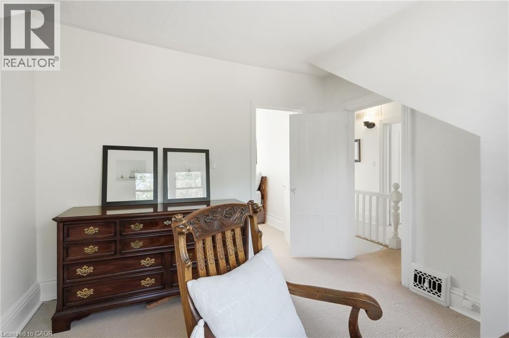 314 HESS Street S - 42