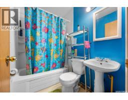 Den - G 4220 Castle Road, Regina, SK S4S4W1 Photo 9
