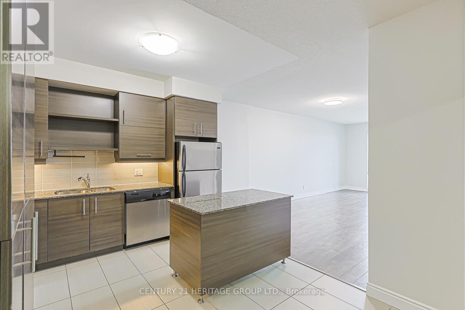 #719 277 SOUTH PARK ROAD - 5