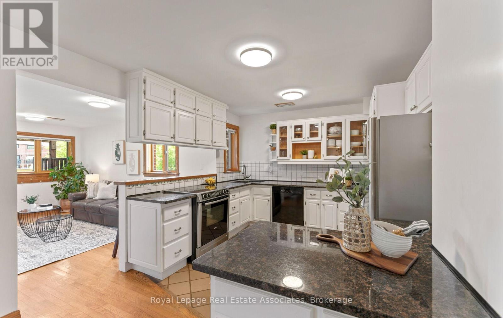 30 THEODORE DRIVE - 11