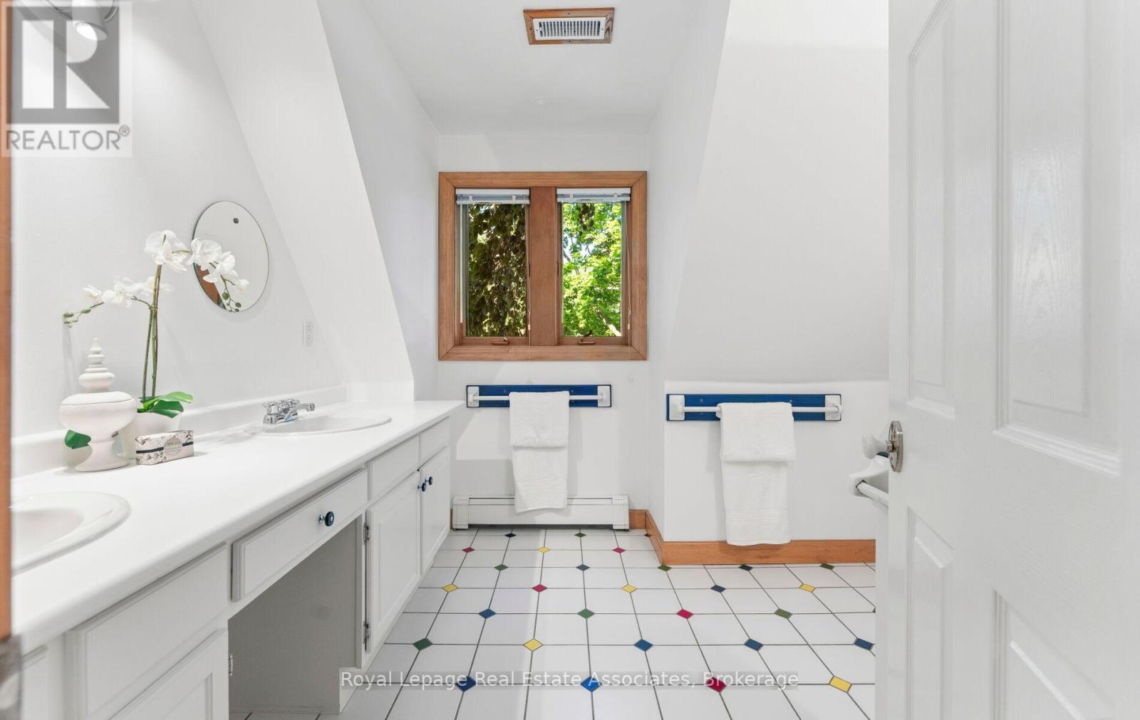30 THEODORE DRIVE - 28