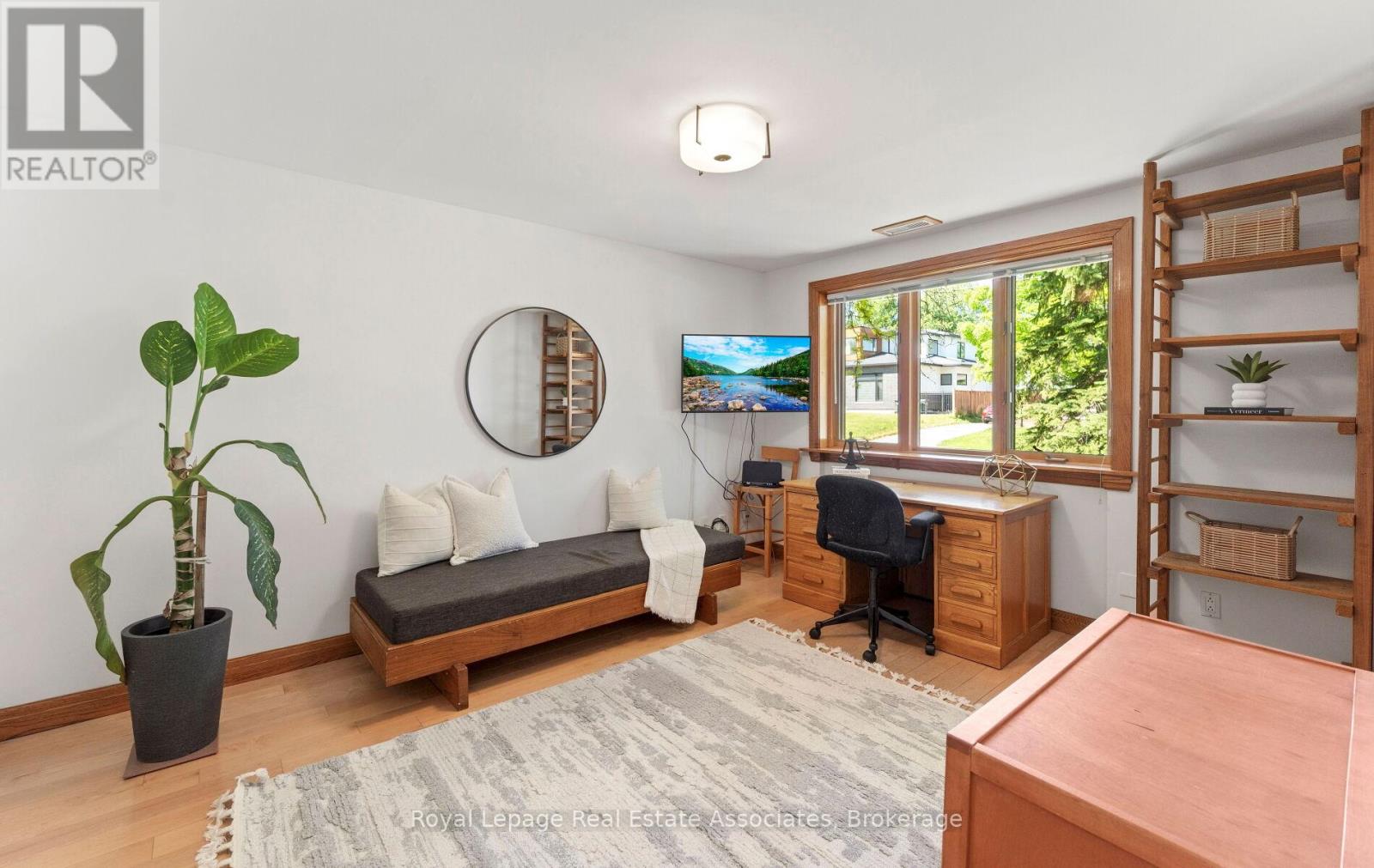 30 THEODORE DRIVE - 17