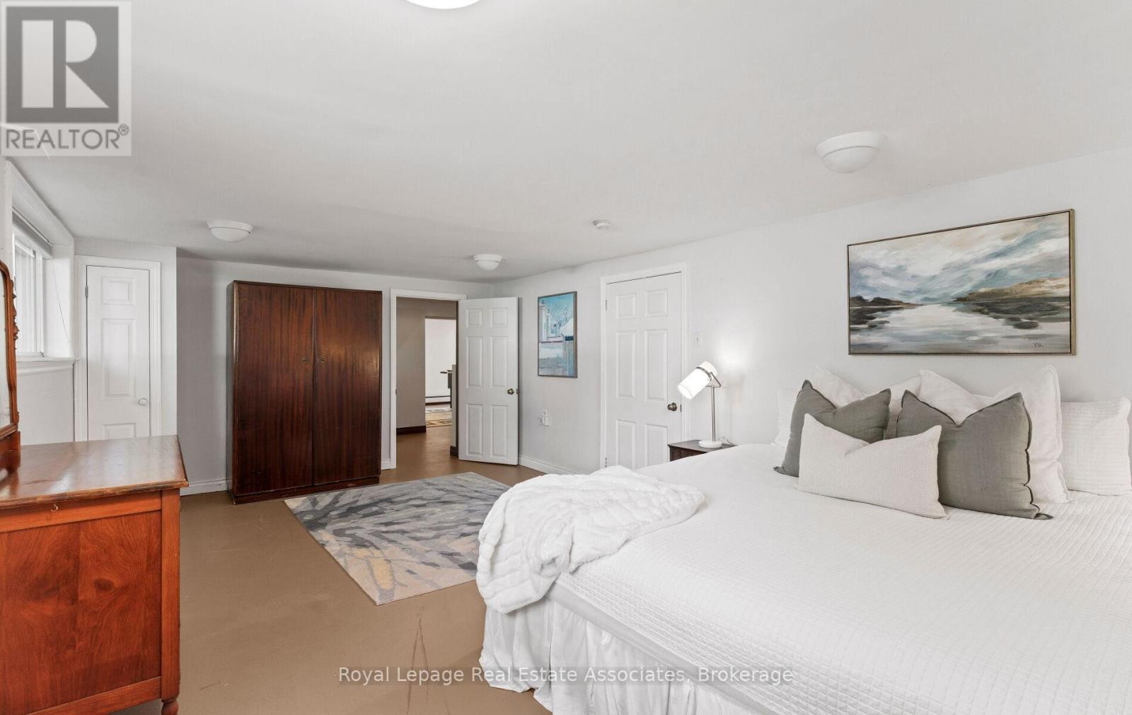 30 THEODORE DRIVE - 34