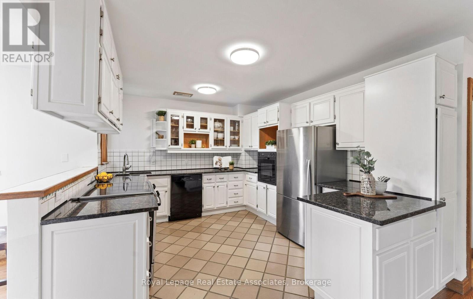 30 THEODORE DRIVE - 9
