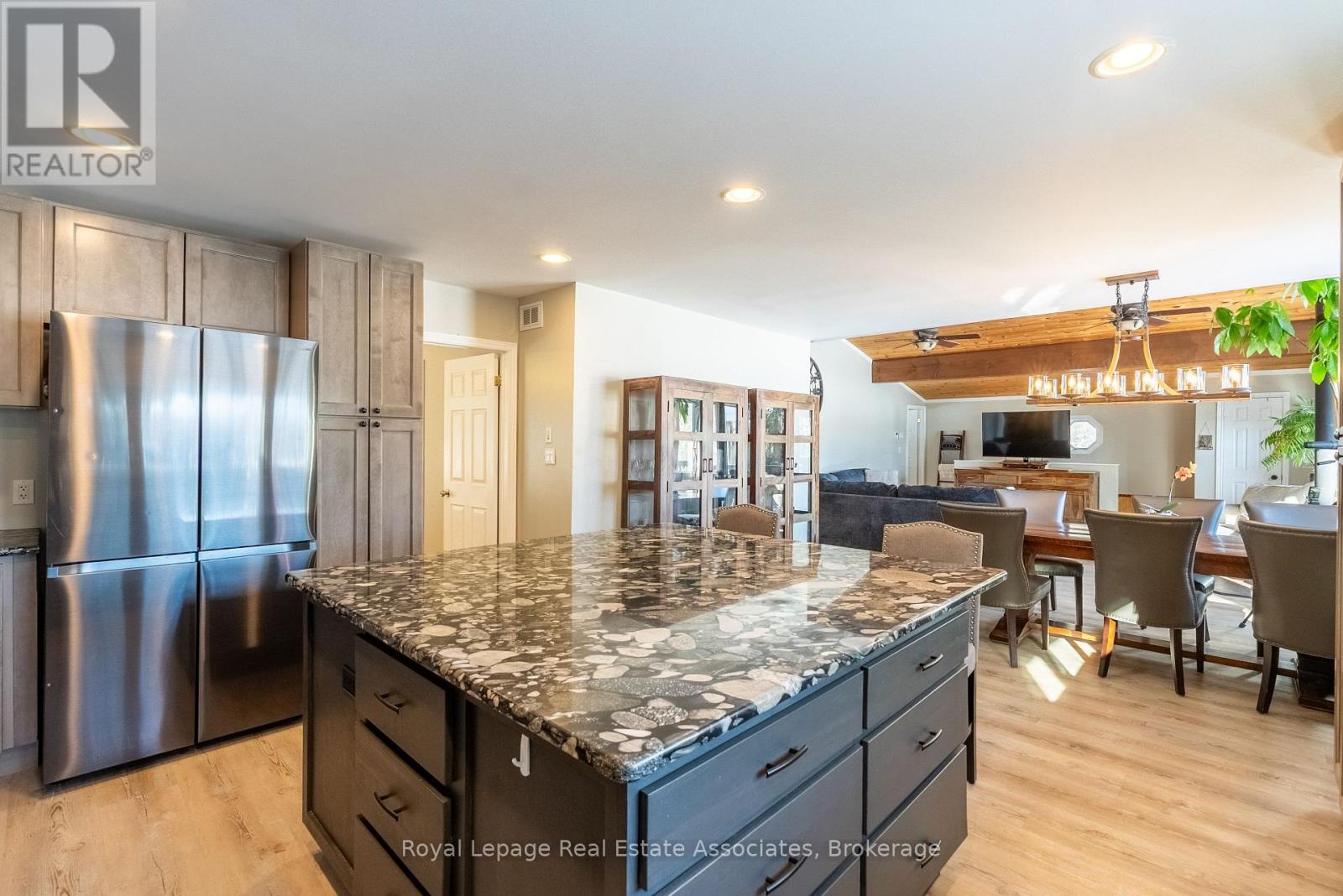 196 CIRCLE ROAD - Image 6