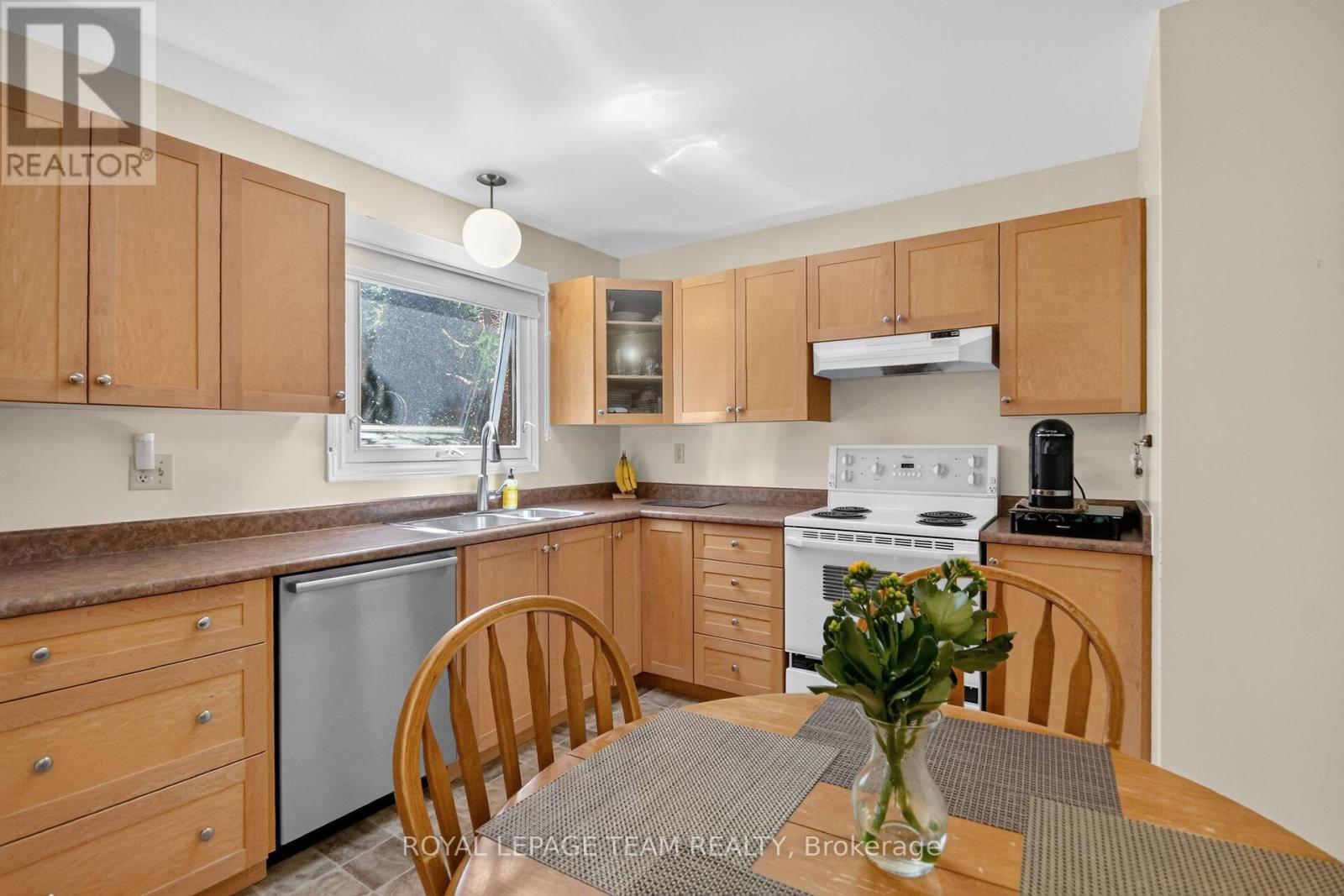 4 Bed, 3 Bath House for Sale in Ottawa – 3 HAYWOOD CRESCENT, Ottawa – MLS# X13460182 - Image 13