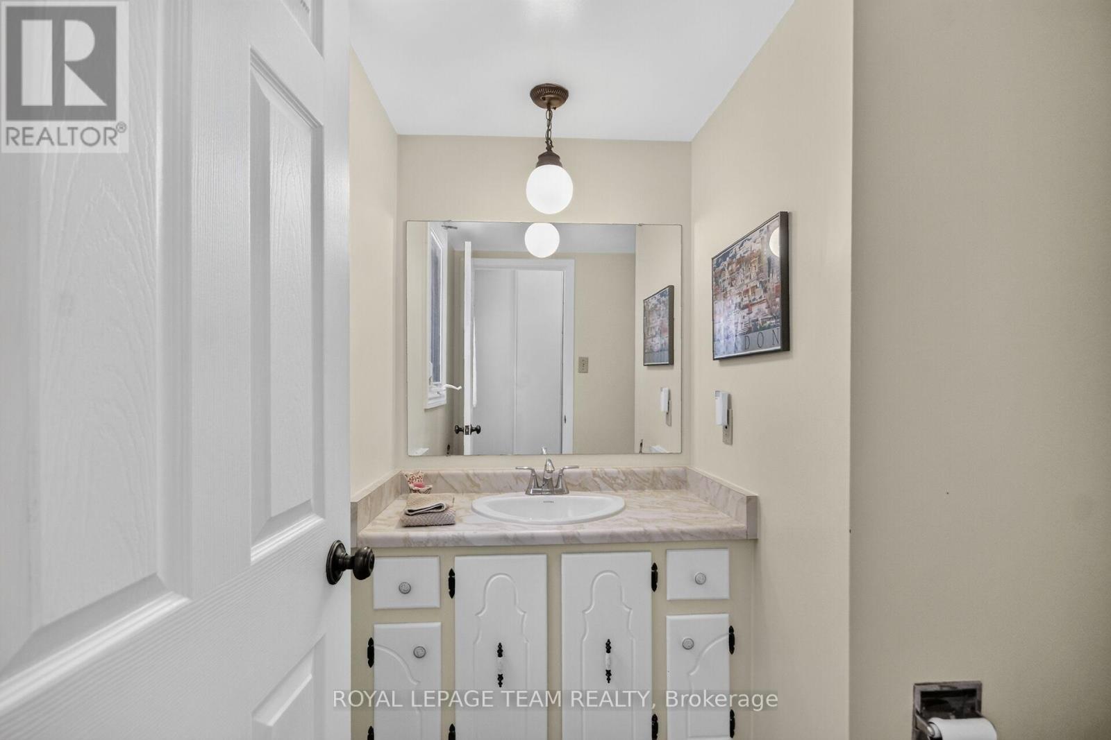 4 Bed, 3 Bath House for Sale in Ottawa – 3 HAYWOOD CRESCENT, Ottawa – MLS# X13460182 - Image 15