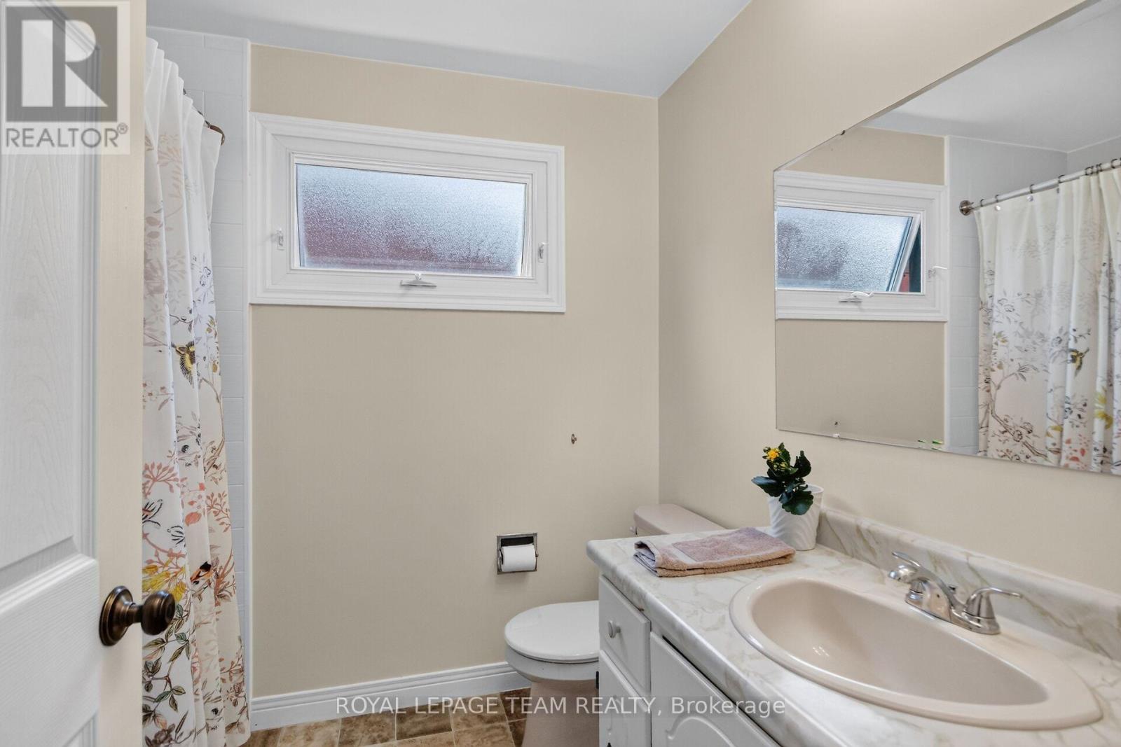 4 Bed, 3 Bath House for Sale in Ottawa – 3 HAYWOOD CRESCENT, Ottawa – MLS# X13460182 - Image 23