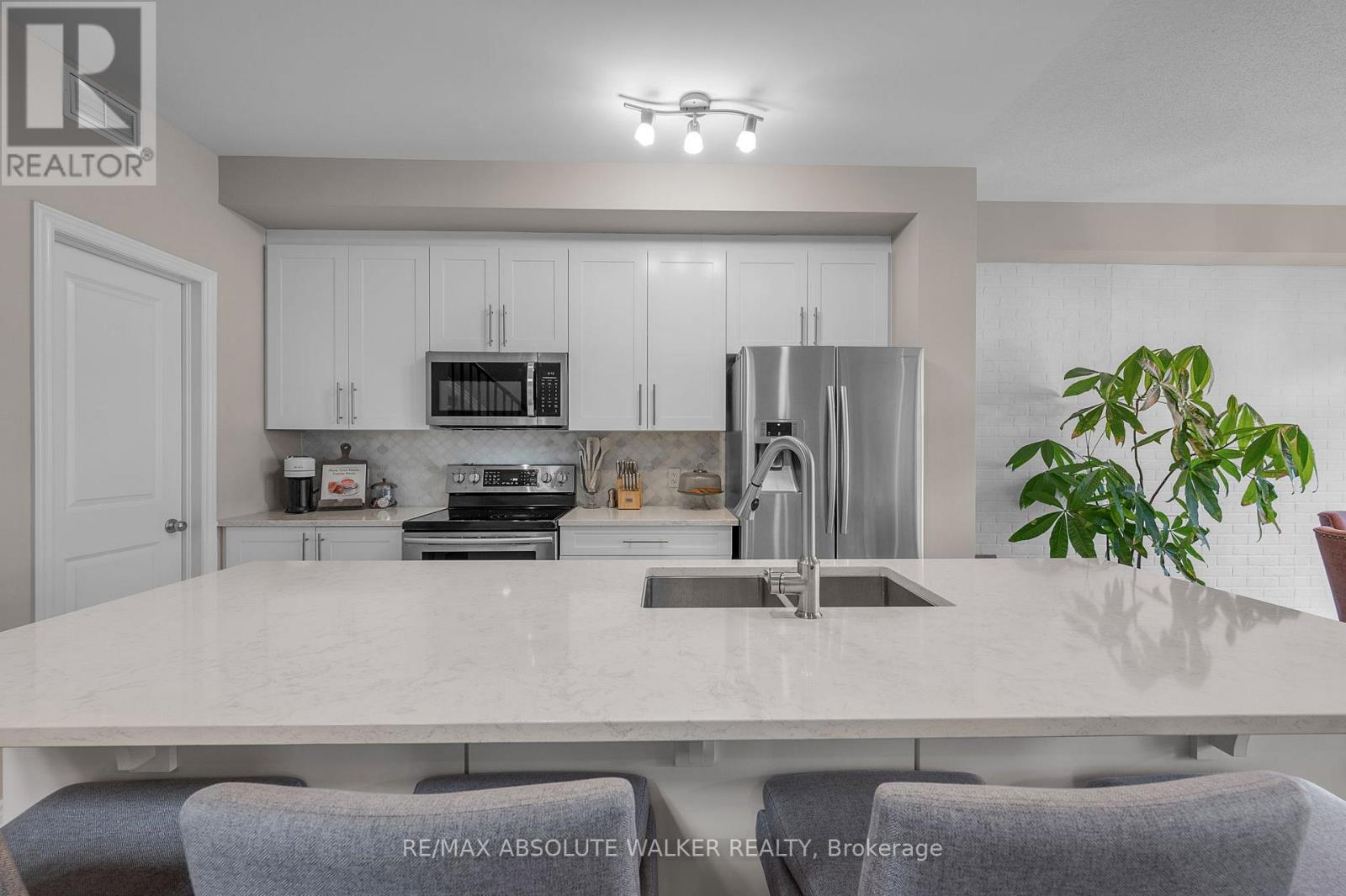 3 Bed, 3 Bath House for Sale in Ottawa – 400 GERRY LALONDE DRIVE, Ottawa – MLS# X13460196 - Image 19
