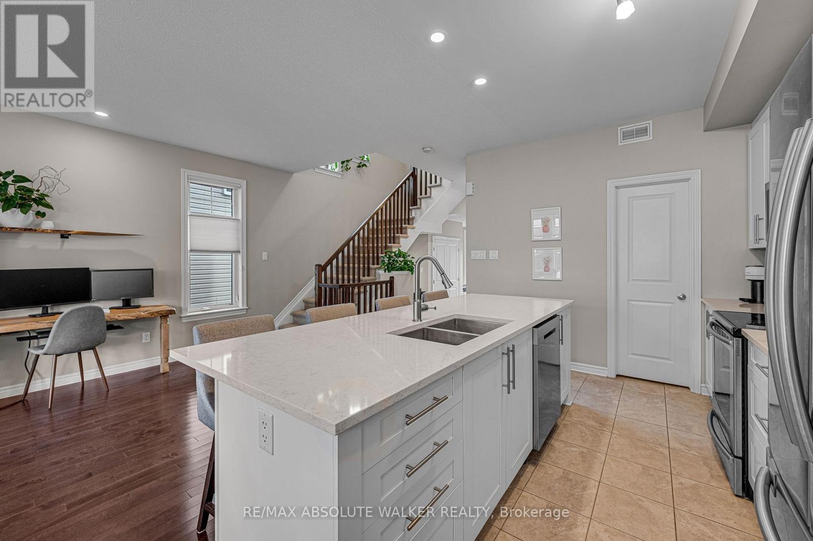 3 Bed, 3 Bath House for Sale in Ottawa – 400 GERRY LALONDE DRIVE, Ottawa – MLS# X13460196 - Image 23