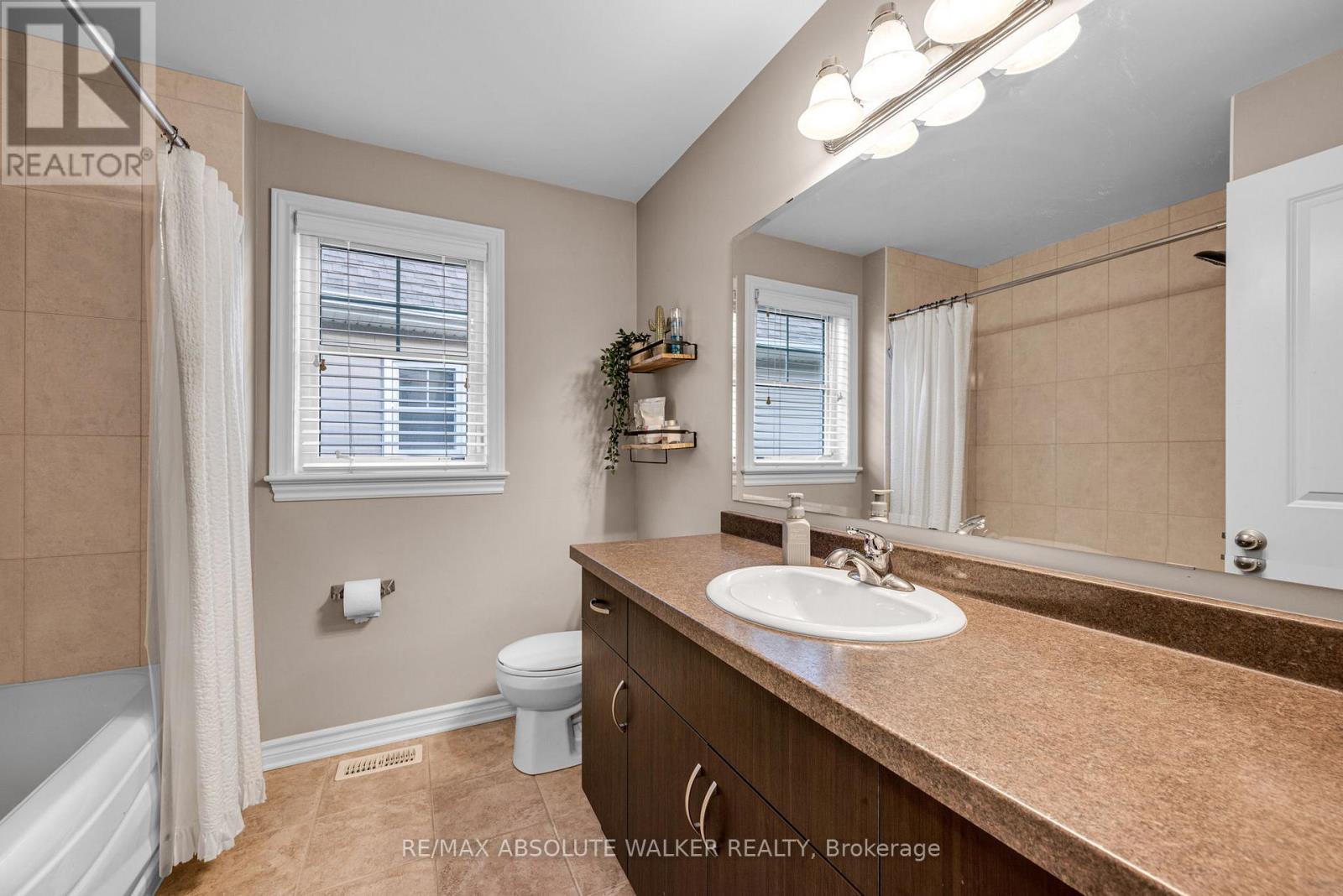 3 Bed, 3 Bath House for Sale in Ottawa – 400 GERRY LALONDE DRIVE, Ottawa – MLS# X13460196 - Image 39