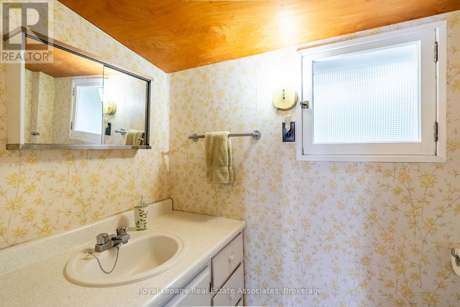 243 BEACH LANE - 24