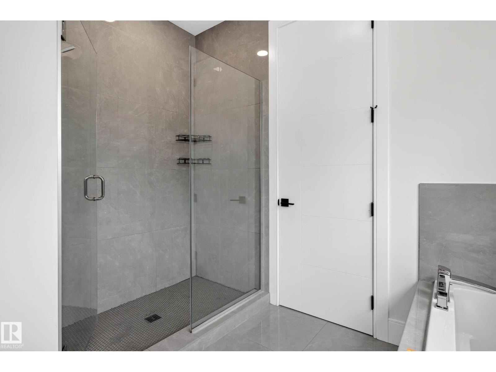 11743 83 AV NW - 29