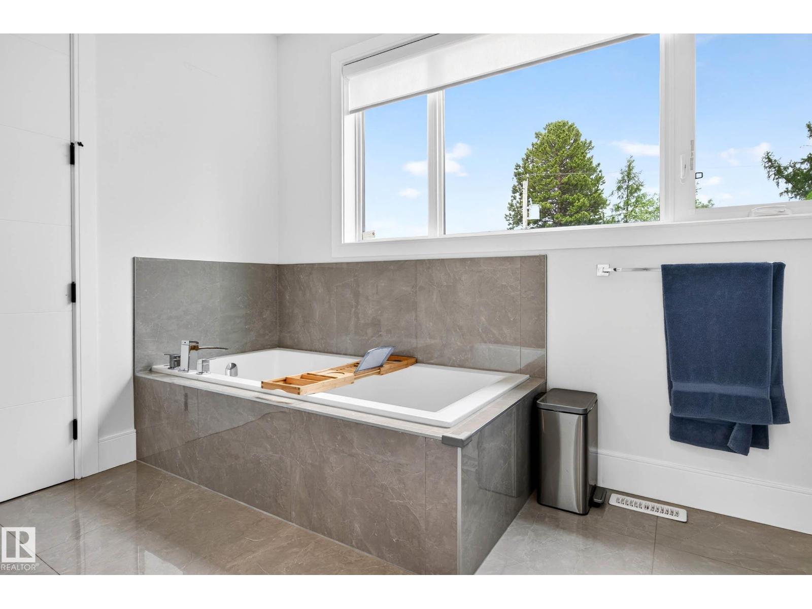 11743 83 AV NW - 28