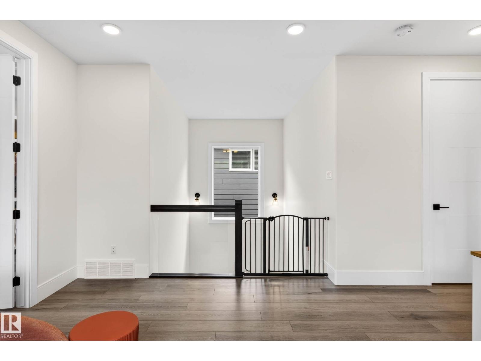 11743 83 AV NW - 22