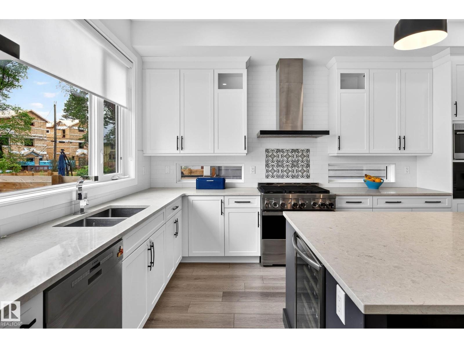 11743 83 AV NW - 15