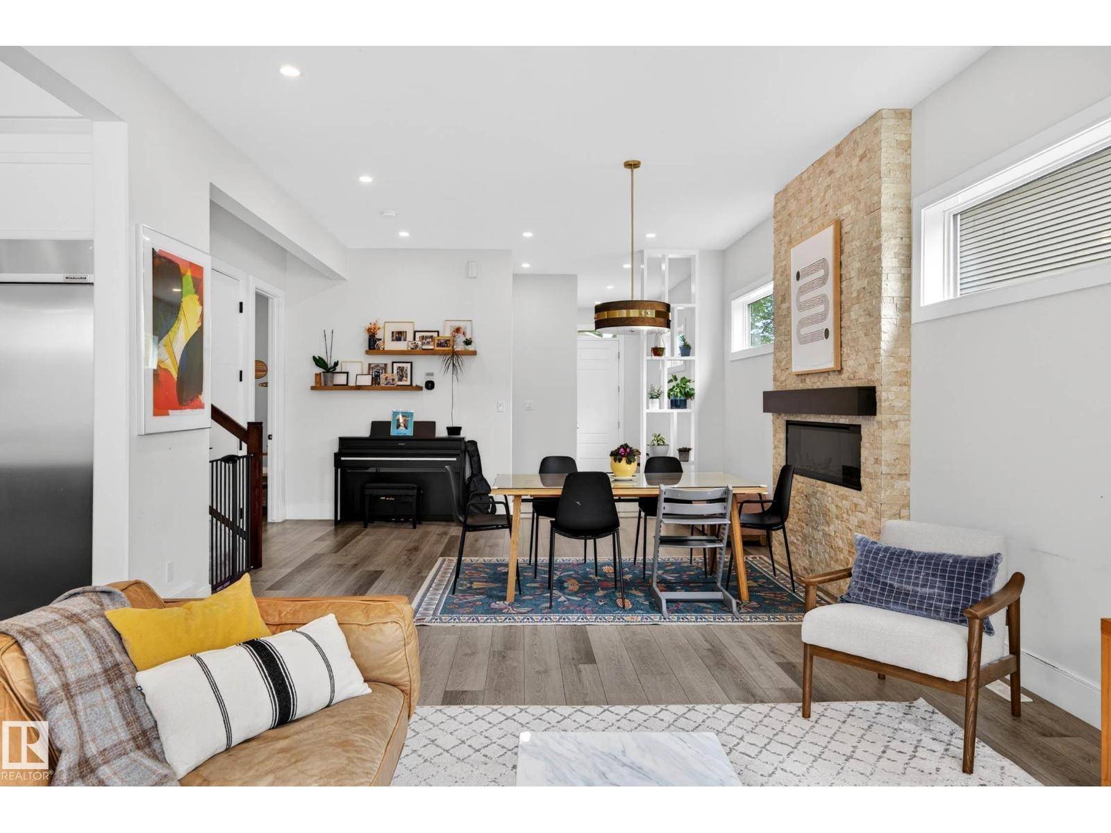 11743 83 AV NW - 18