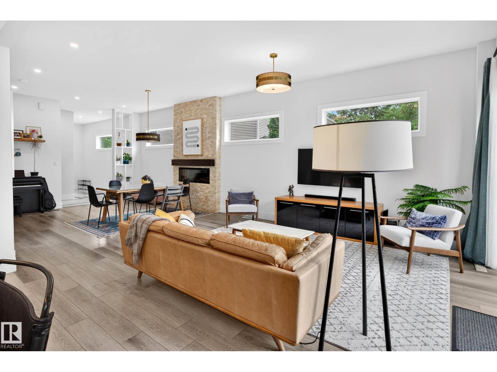 11743 83 AV NW - 12