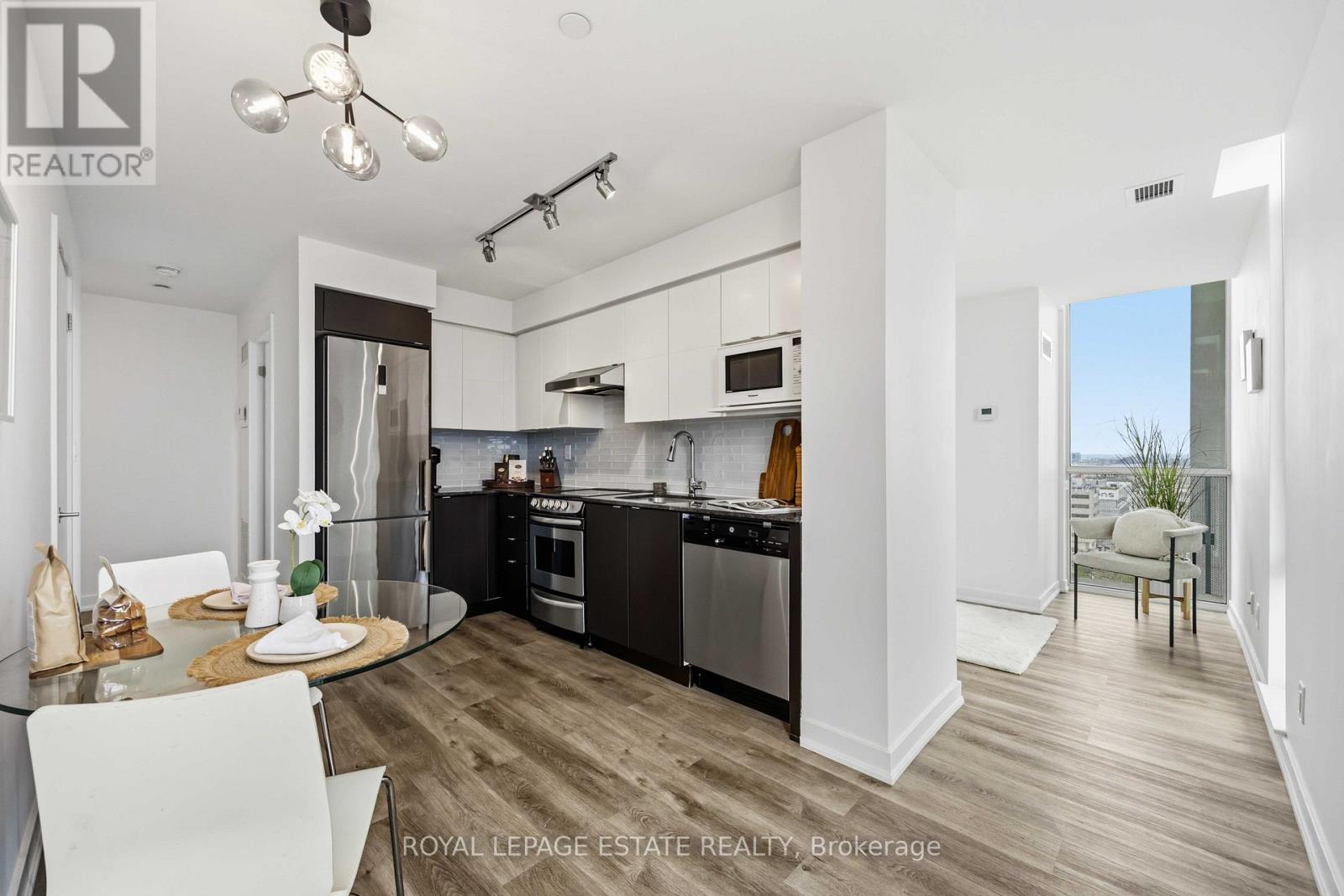 #1505 160 FLEMINGTON ROAD - 8