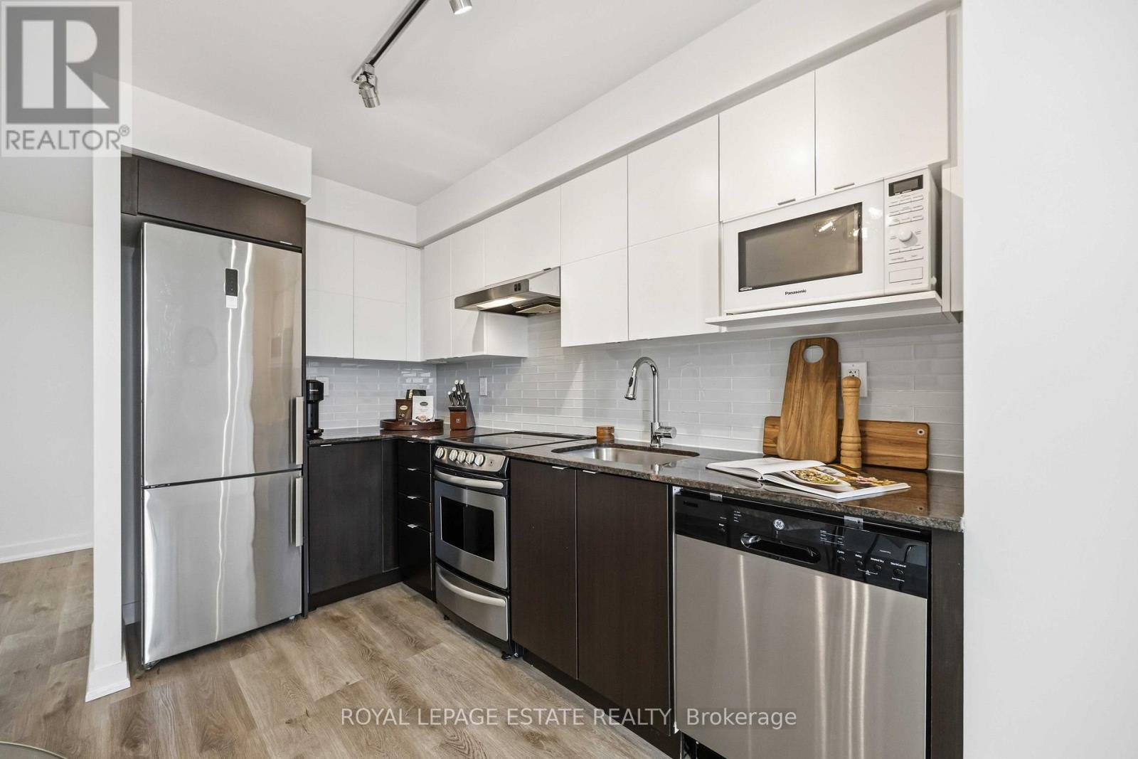 #1505 160 FLEMINGTON ROAD - 9